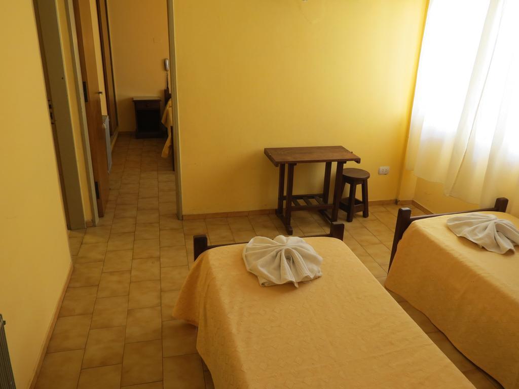 Hotel Arenales Villa Carlos Paz Rum bild