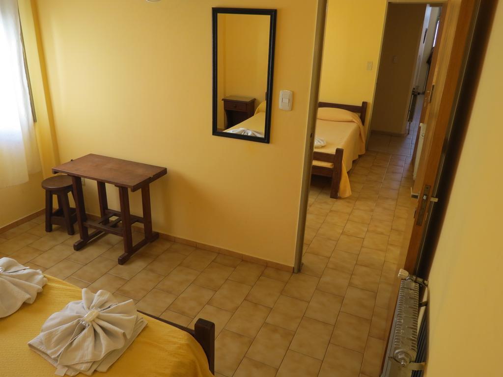 Hotel Arenales Villa Carlos Paz Rum bild