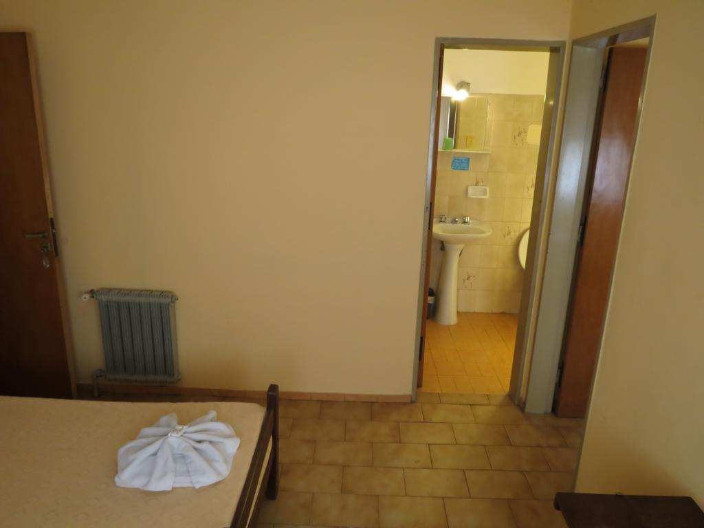 Hotel Arenales Villa Carlos Paz Rum bild